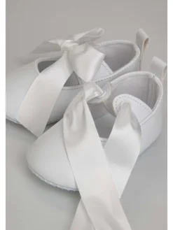 Baby-Ballerinas in weiß><noscript><img width=