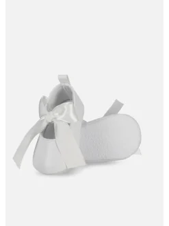 Baby-Ballerinas in weiß><noscript><img width=