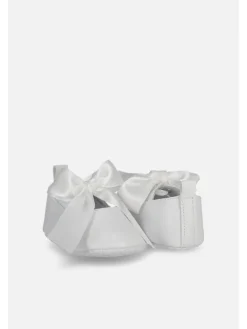 Baby-Ballerinas in weiß><noscript><img width=