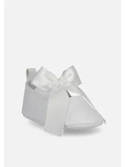 Baby-Ballerinas in weiß><noscript><img width=
