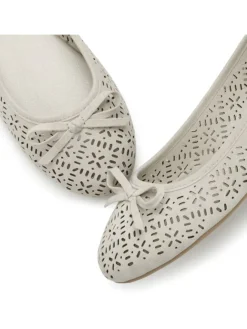 Ballerina in beige><noscript><img width=