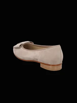 Ballerina in beige><noscript><img width=