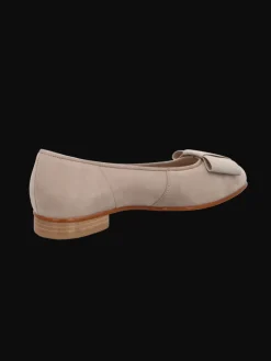 Ballerina in beige><noscript><img width=