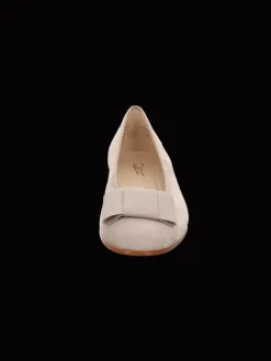 Ballerina in beige><noscript><img width=