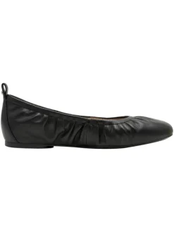 Ballerina in BLACK><noscript><img width=