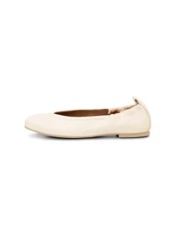 Ballerina in raw cotton><noscript><img width=