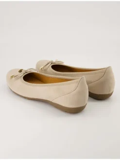 Ballerinas in Beige><noscript><img width=