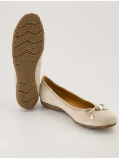 Ballerinas in Beige><noscript><img width=