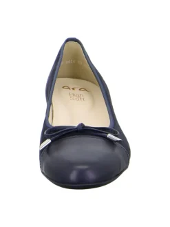Ballerinas in Blau><noscript><img width=