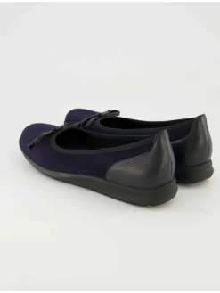 Ballerinas in Blau><noscript><img width=