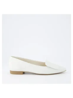 Ballerinas in Ivory><noscript><img width=