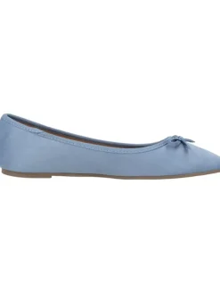 Ballerinas in l. blue><noscript><img width=