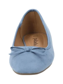 Ballerinas in l. blue><noscript><img width=