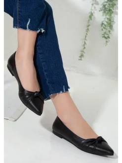 Ballerinas in Schwarz><noscript><img width=