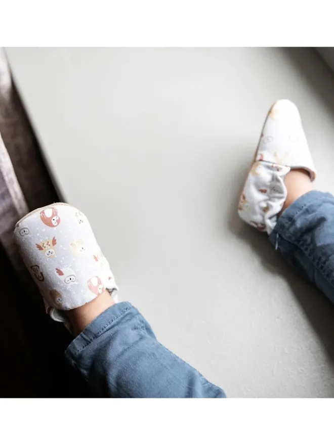Baumwoll-Krabbelschuhe "Owl" in Hellblau>Lait et Miel Online
