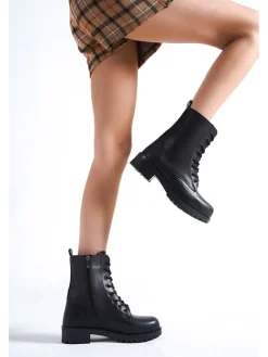 Boots in Schwarz><noscript><img width=