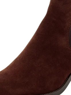 Chelsea Boot in MOCCA SUEDE><noscript><img width=