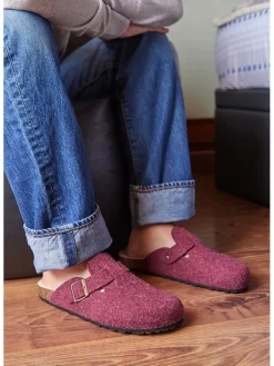 Clogs in Dunkelrot><noscript><img width=