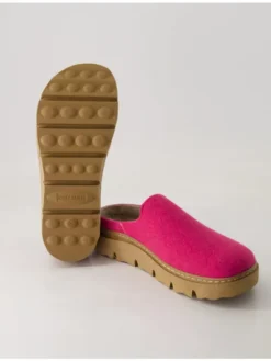 Geschlossene Hausschuhe in Pink><noscript><img width=