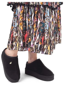 Hausschuhe in Schwarz><noscript><img width=