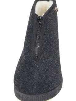 Klassische Hausschuhe in schwarz><noscript><img width=