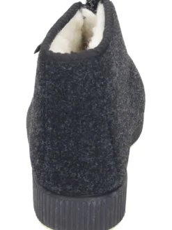 Klassische Hausschuhe in schwarz><noscript><img width=
