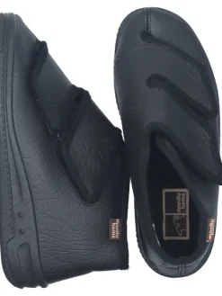 Klassische Hausschuhe in schwarz><noscript><img width=