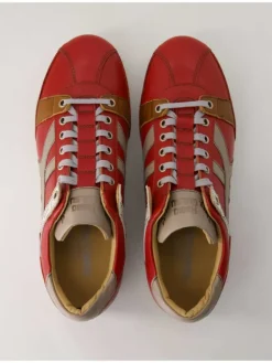 Klassische Schnürschuhe in Rot><noscript><img width=