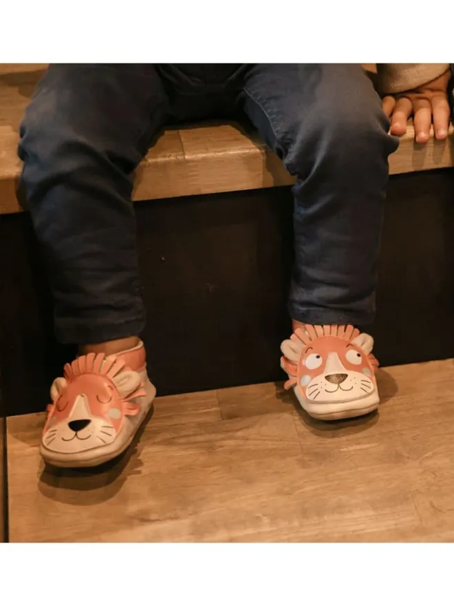 Lammleder-Krabbelschuhe "Lion" in Hellbraun>Lait et Miel New