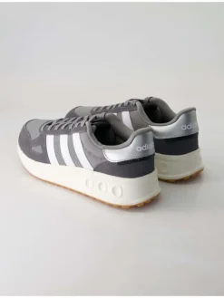 Laufschuhe in Grau><noscript><img width=
