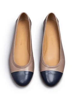 Leder-Ballerinas in Beige/ Dunkelblau><noscript><img width=