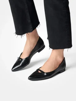 Leder-Ballerinas in Schwarz><noscript><img width=
