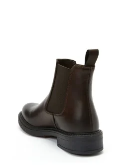 Leder-Chelsea-Boots in Dunkelbraun><noscript><img width=