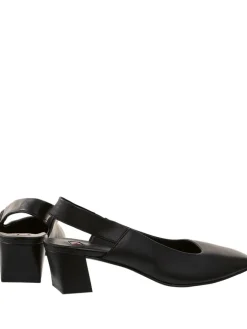 Leder-Slingpumps in Schwarz><noscript><img width=