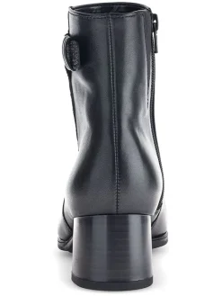 Leder-Stiefeletten in Schwarz><noscript><img width=