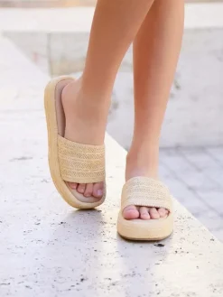 Pantoletten in Beige>Bellucci Sale