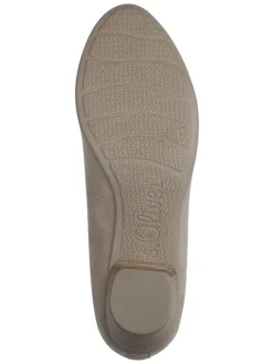 Pumps in Beige><noscript><img width=