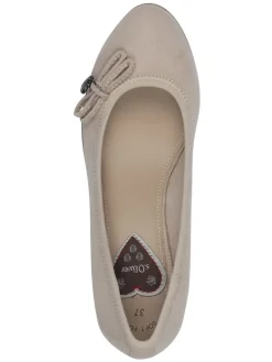 Pumps in Beige><noscript><img width=