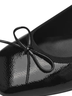 Pumps in BLACK><noscript><img width=