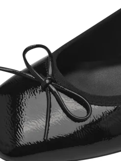 Pumps in BLACK><noscript><img width=