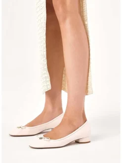 Pumps in Weiß><noscript><img width=