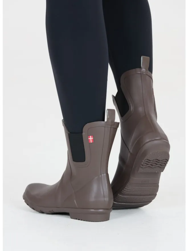 Rubberboots Suburbs in 1080 Iron>Mols Online
