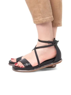 Sandalen in Schwarz><noscript><img width=