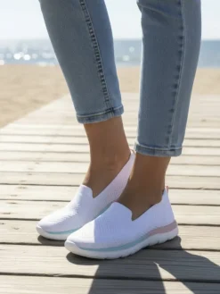 Slipper in weiß/mehrfarbig>LASCANA Hot