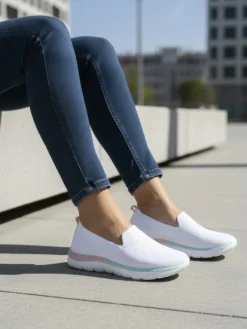 Slipper in weiß/mehrfarbig><noscript><img width=