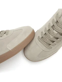Sneaker in beige><noscript><img width=