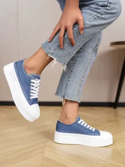 Sneakers in Blau/ Weiß><noscript><img width=
