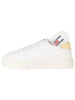 Sneakers in Creme><noscript><img width=