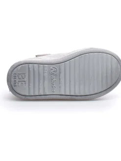 Sneakers in Grau><noscript><img width=