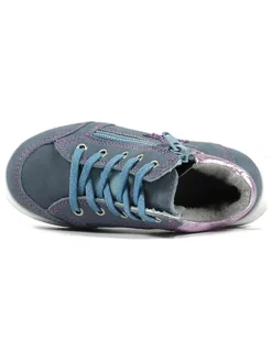 Sneakers in Hellblau><noscript><img width=